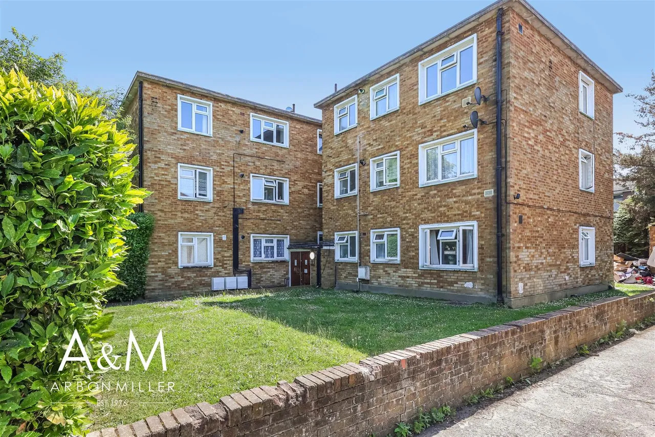 New North Road, Hainault, Essex, Ilford, IG62UY, photo 13