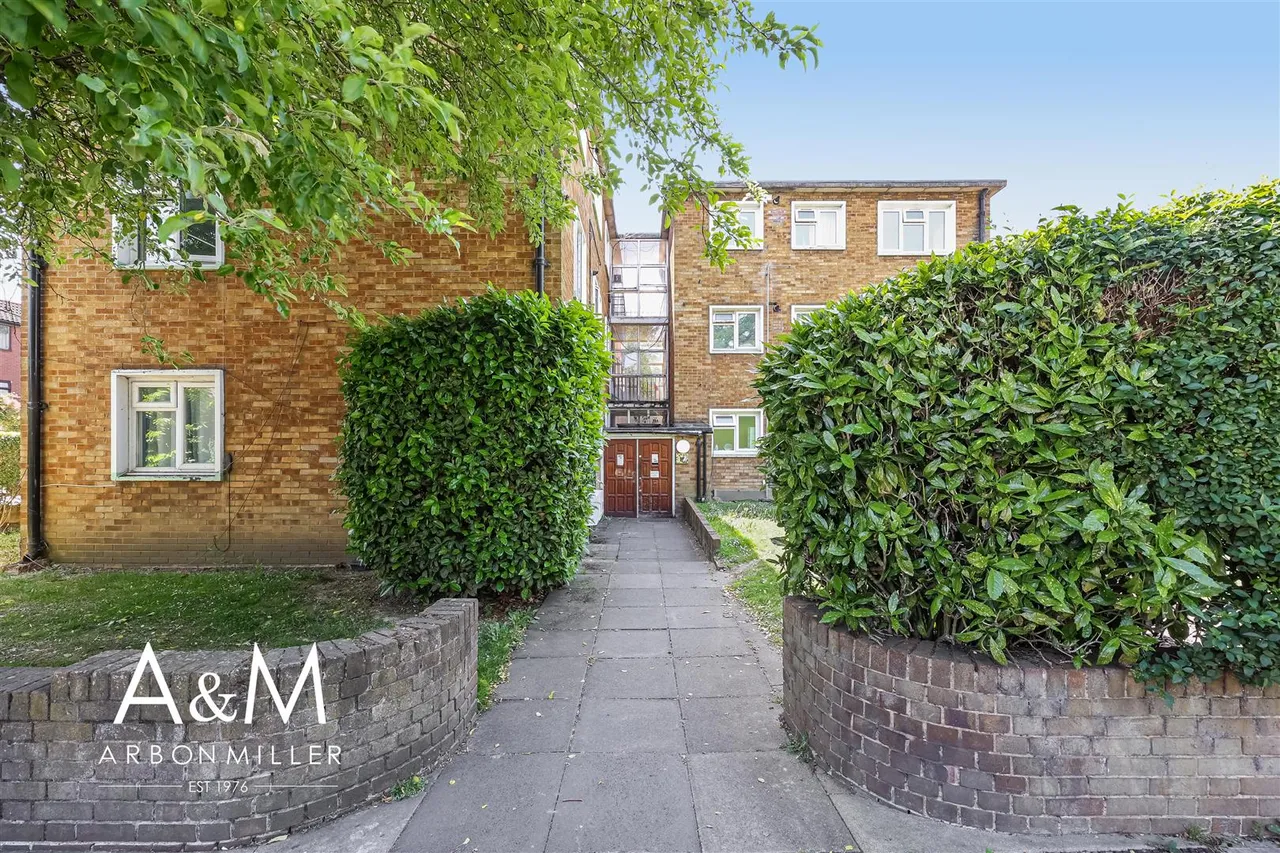 New North Road, Hainault, Essex, Ilford, IG62UY, photo 14