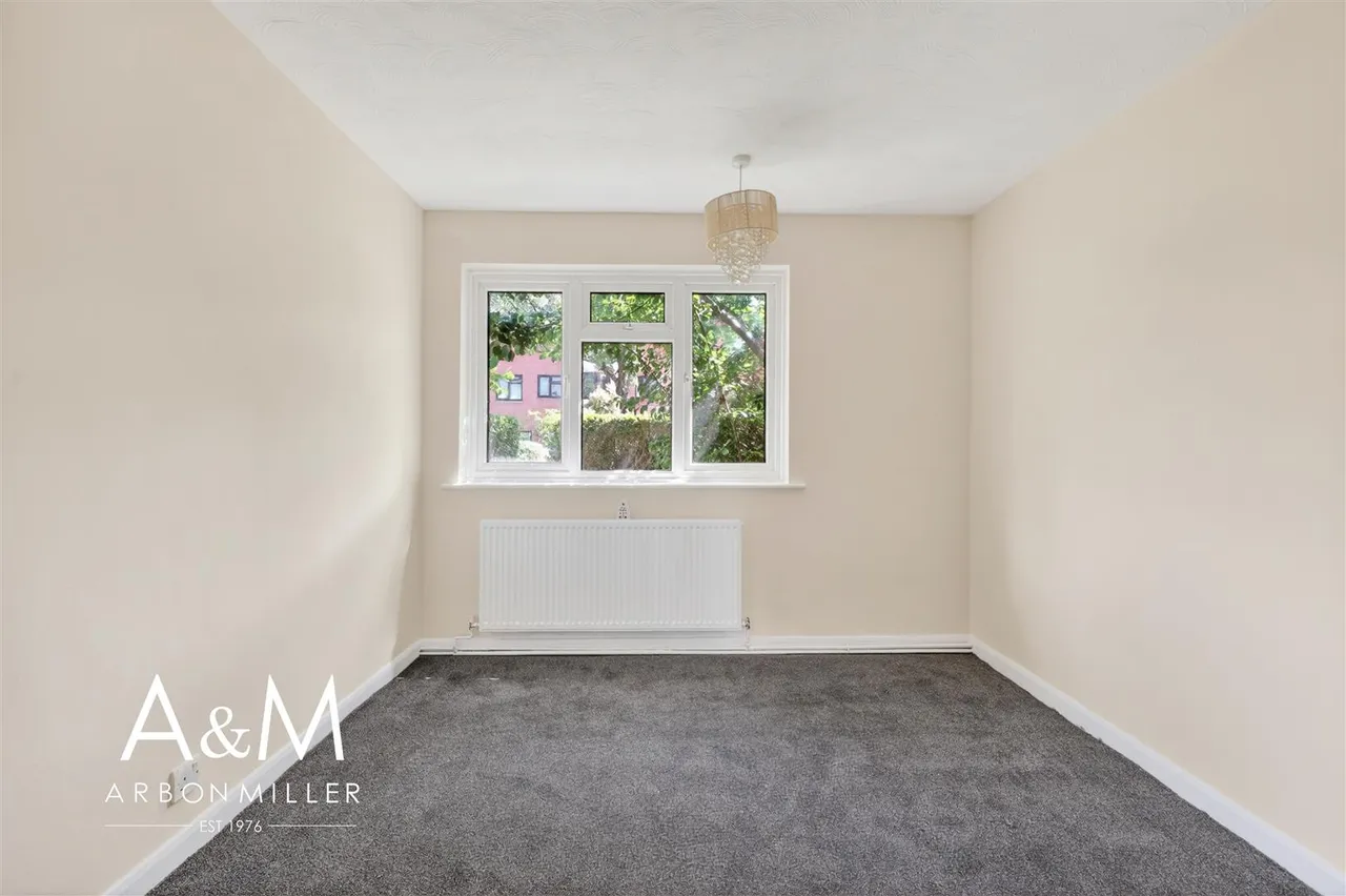 New North Road, Hainault, Essex, Ilford, IG62UY, photo 10
