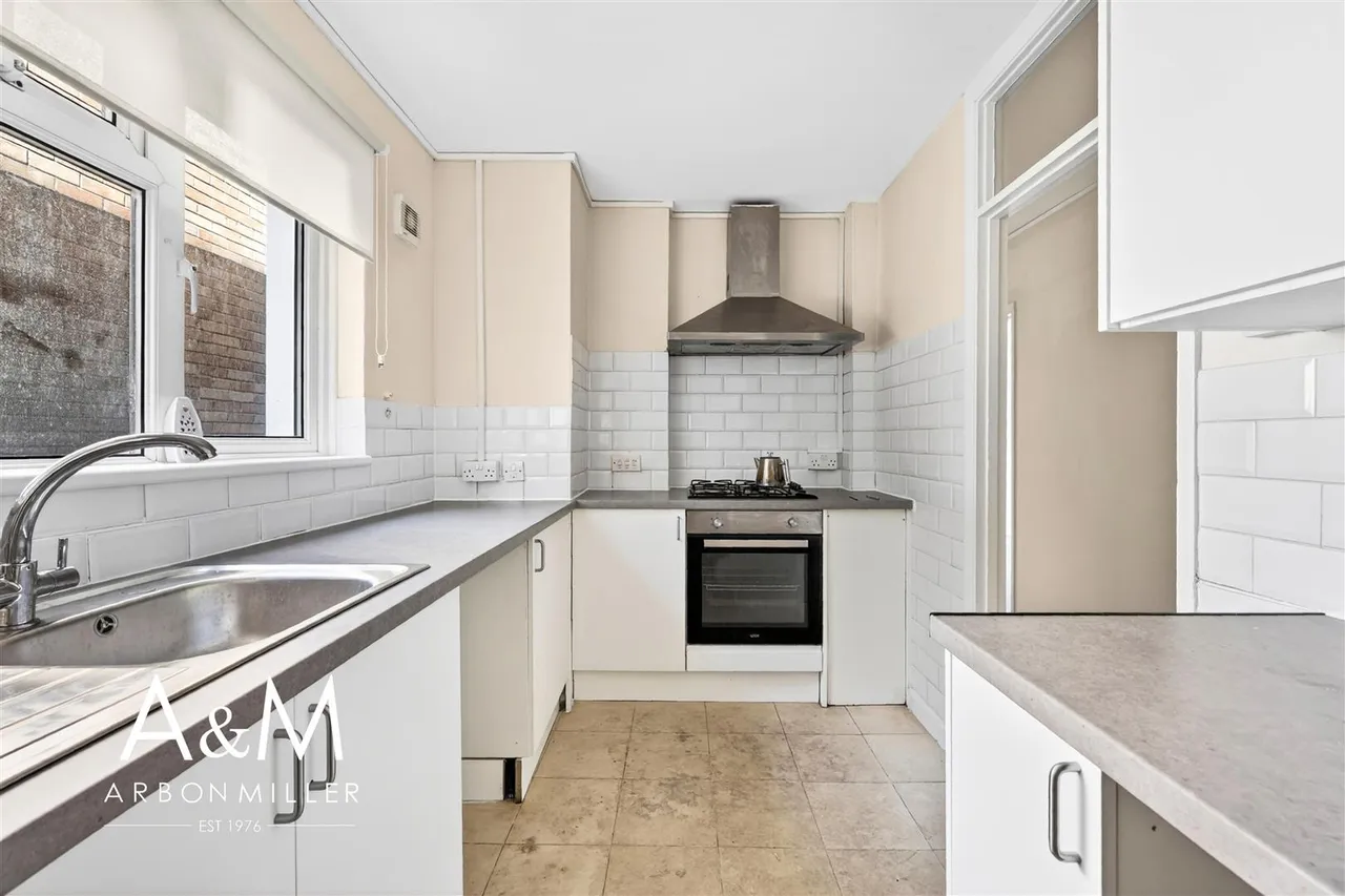 New North Road, Hainault, Essex, Ilford, IG62UY, photo 7