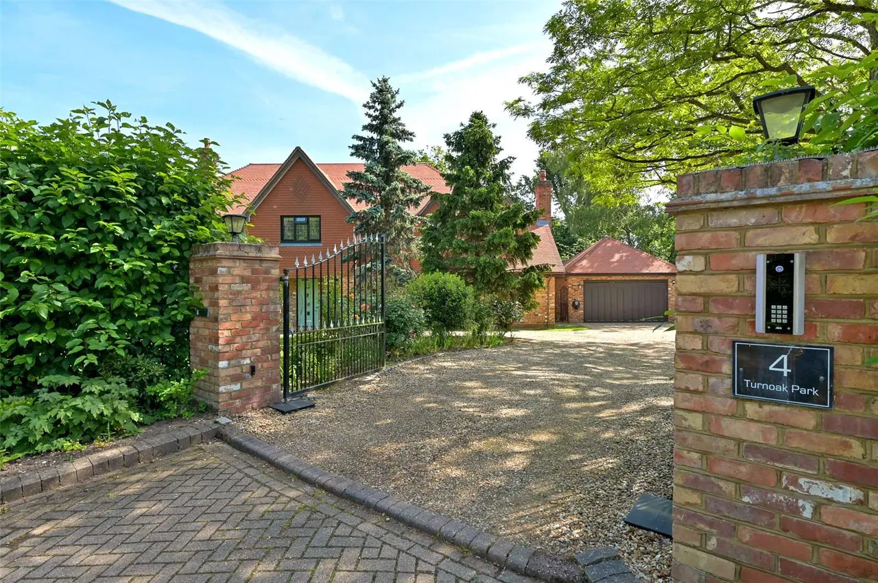 5 bed house for sale, Turnoak Park, Windsor, SL4