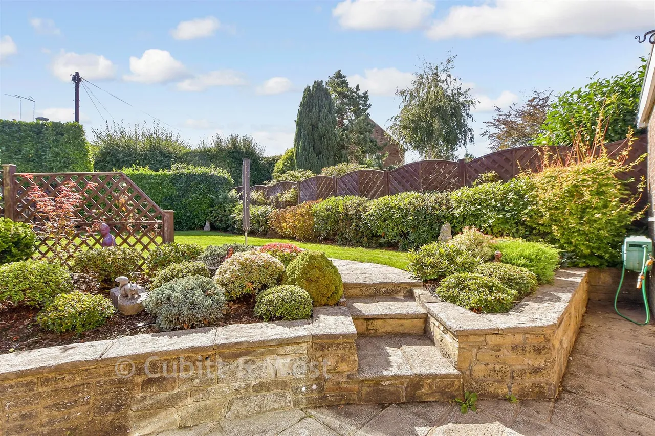Woods Hill Lane, Ashurst Wood, RH19, photo 15