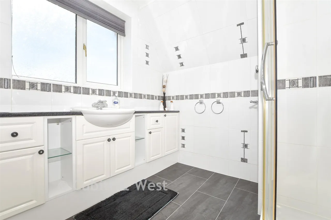 Woods Hill Lane, Ashurst Wood, RH19, photo 14