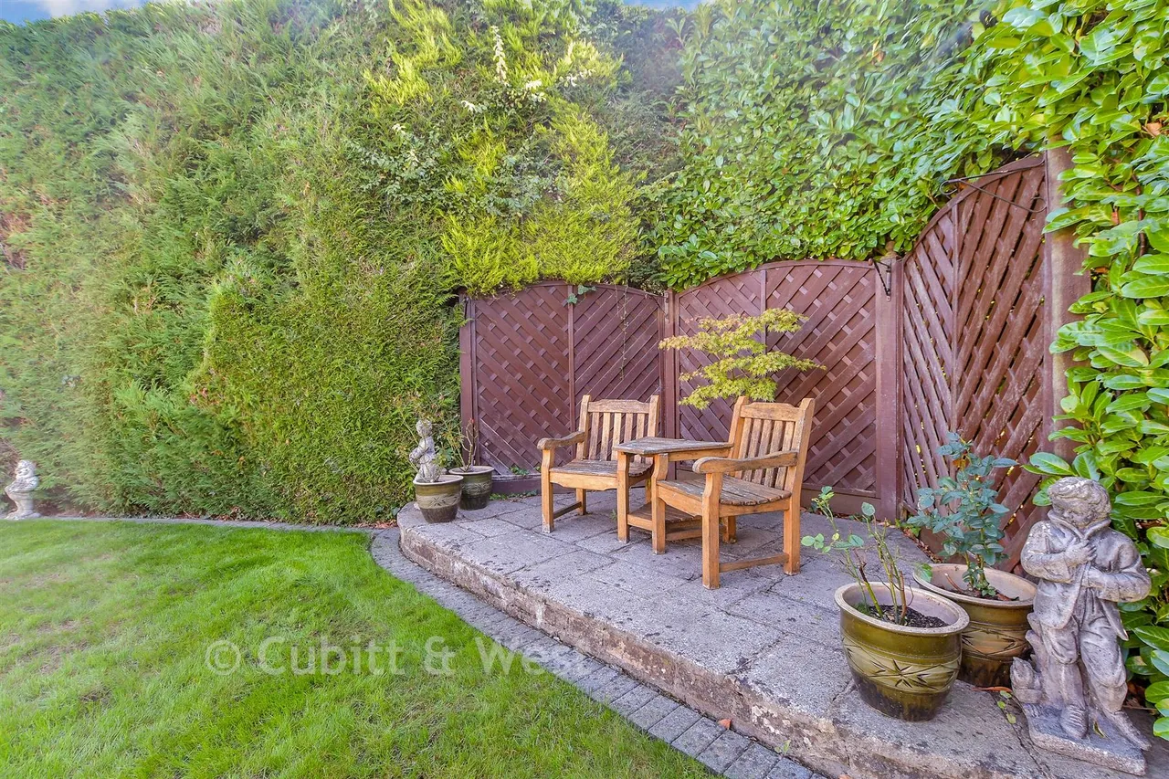 Woods Hill Lane, Ashurst Wood, RH19, photo 19