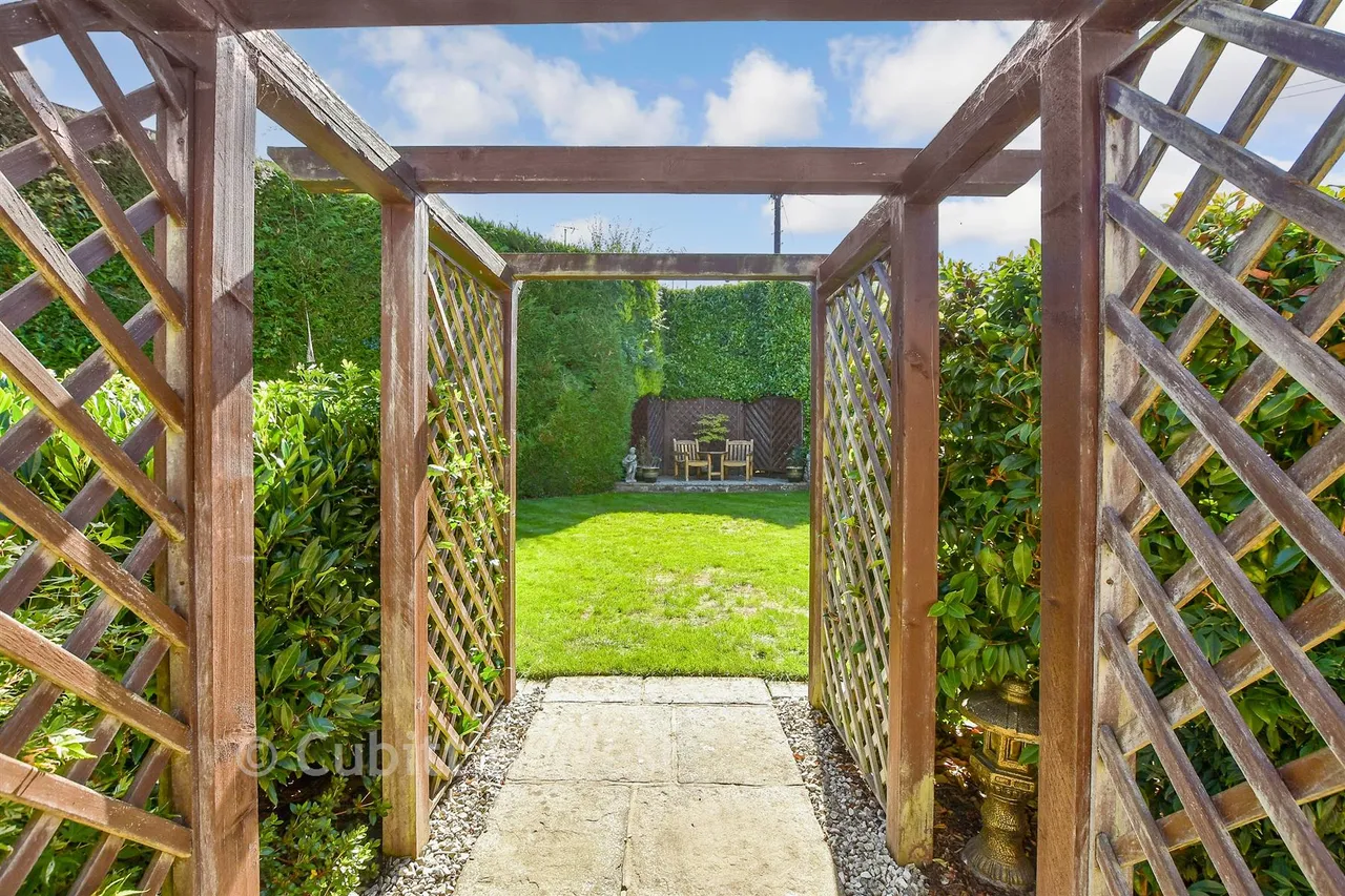 Woods Hill Lane, Ashurst Wood, RH19, photo 18