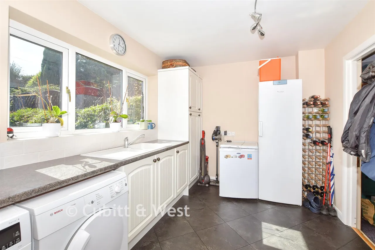 Woods Hill Lane, Ashurst Wood, RH19, photo 3