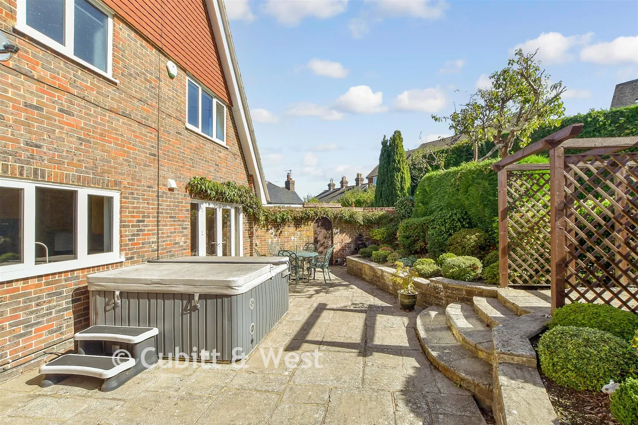Woods Hill Lane, Ashurst Wood, RH19, photo 16