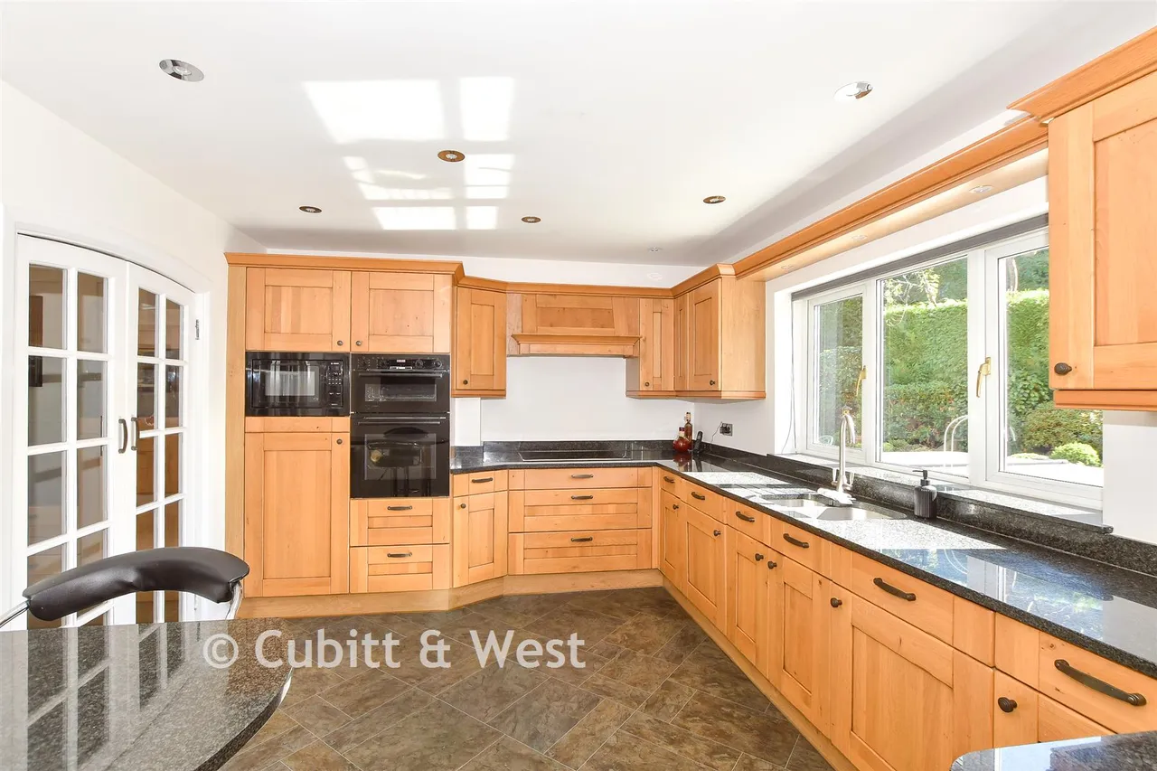 Woods Hill Lane, Ashurst Wood, RH19, photo 2