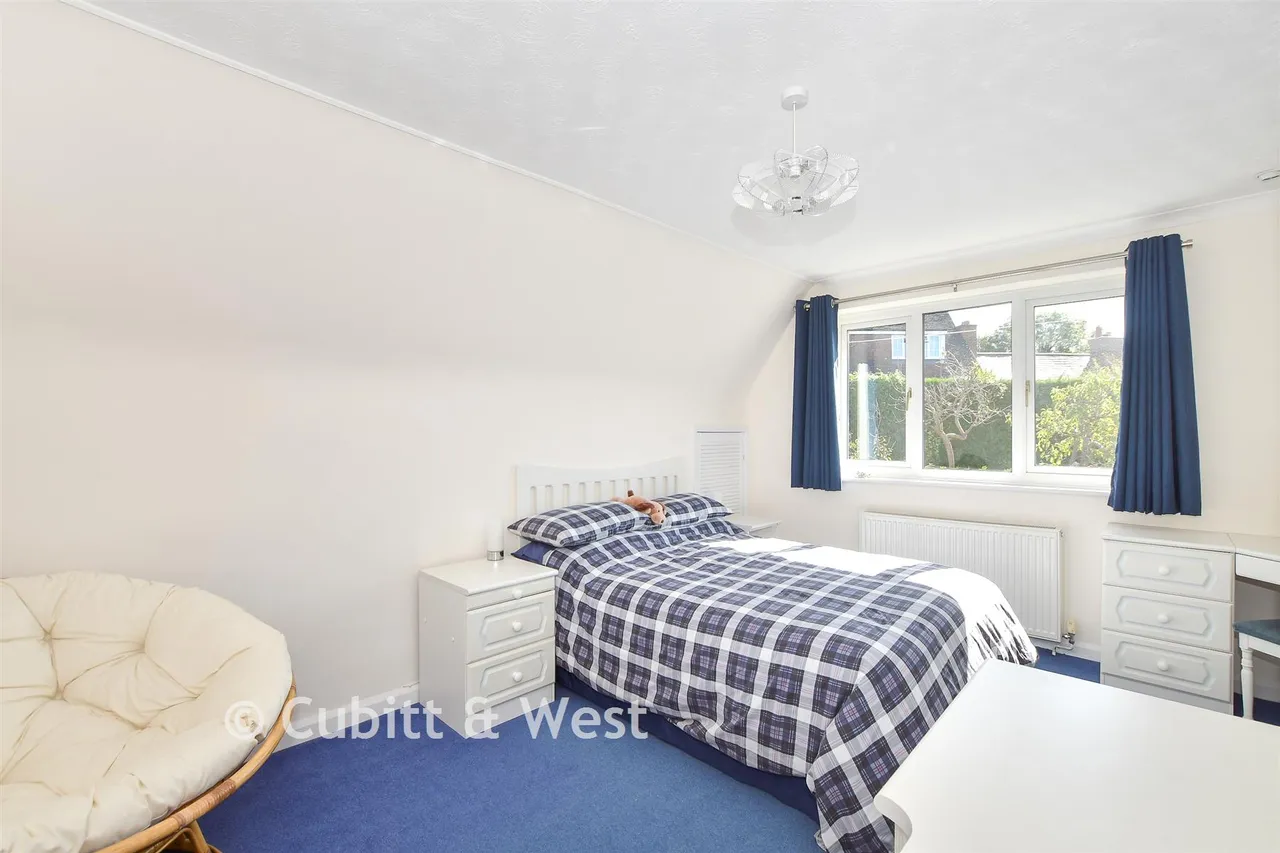Woods Hill Lane, Ashurst Wood, RH19, photo 9