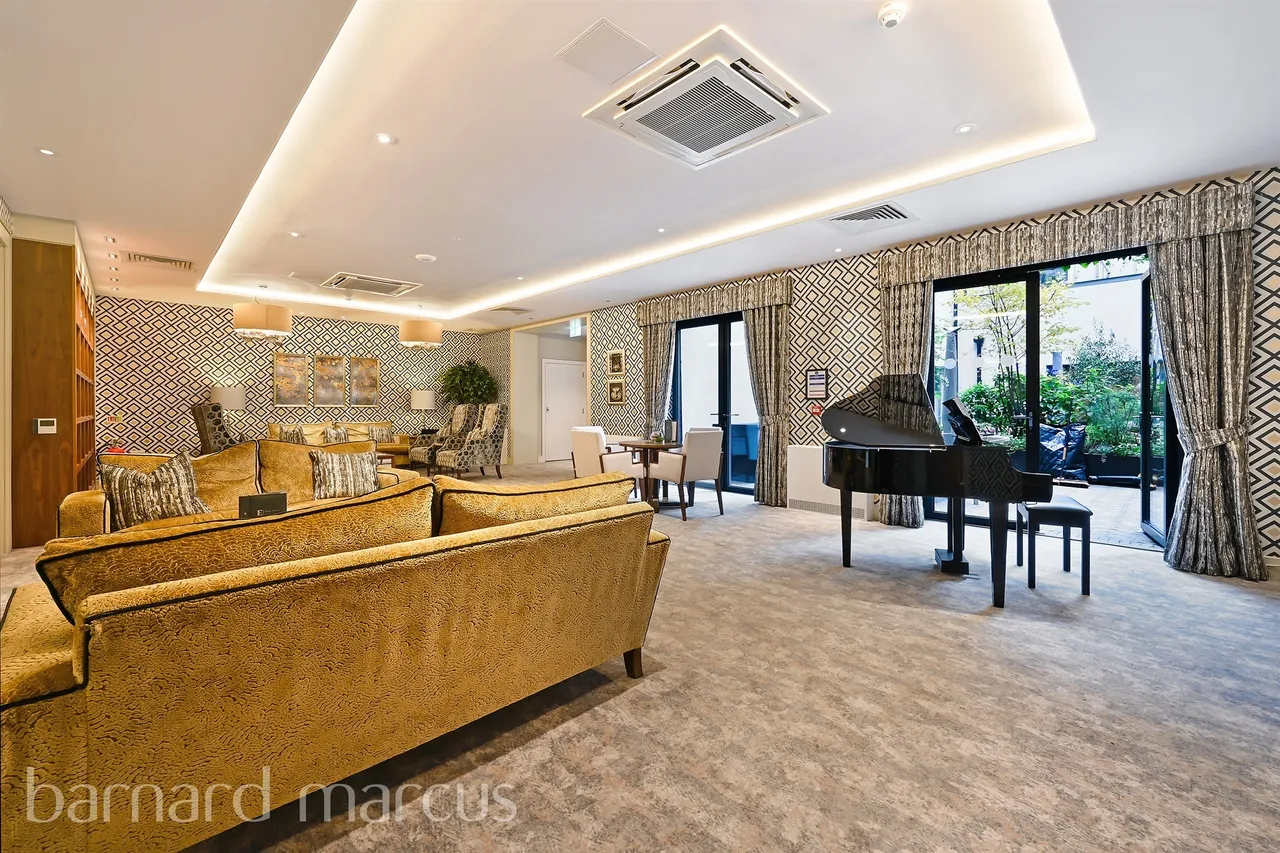Battersea Park Road, London, photo 12