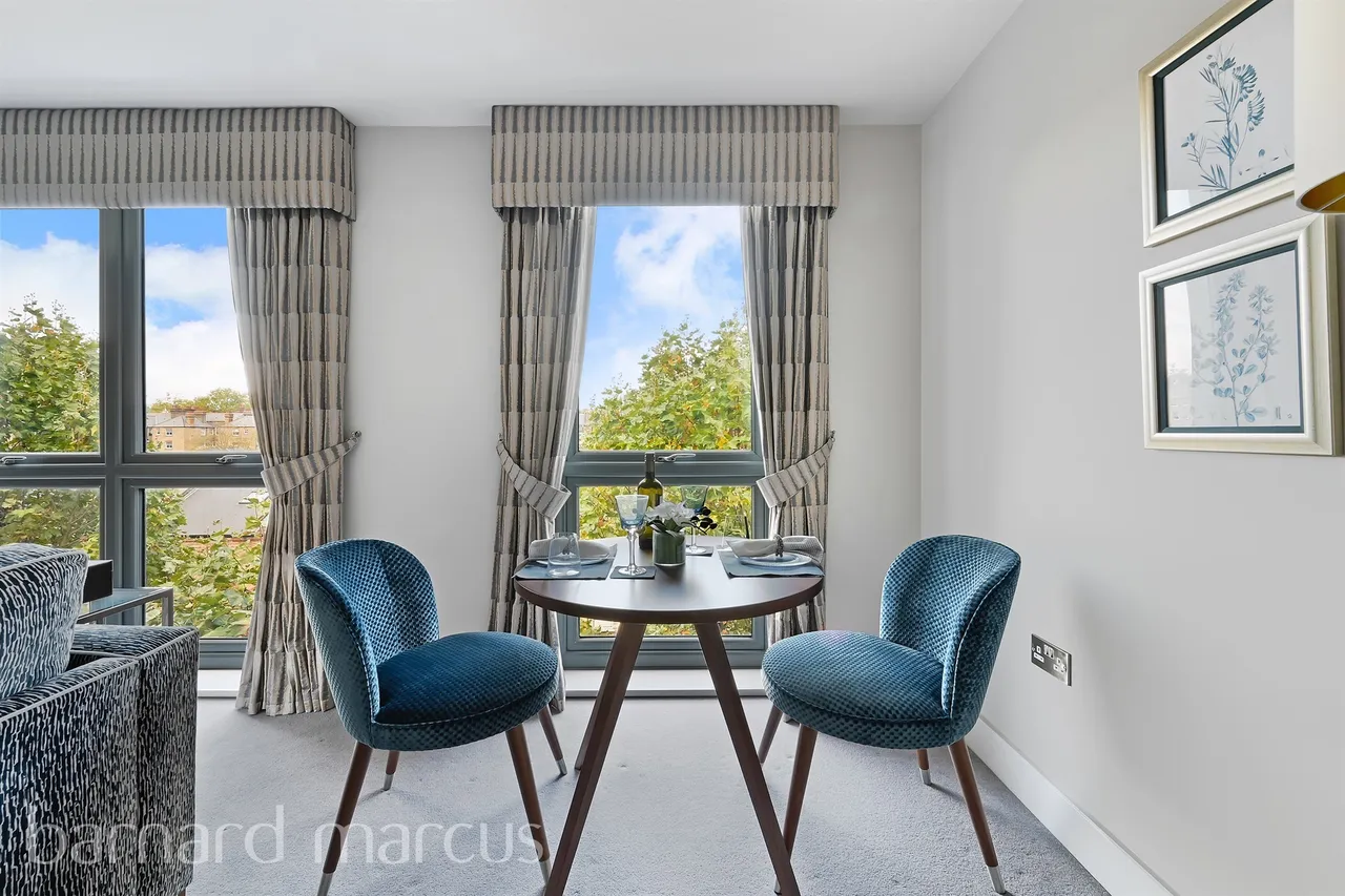 Battersea Park Road, London, photo 4