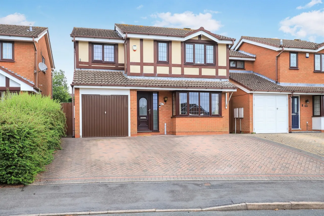 4 bed house for sale — Maree Grove, Coppice Farm, Willenhall