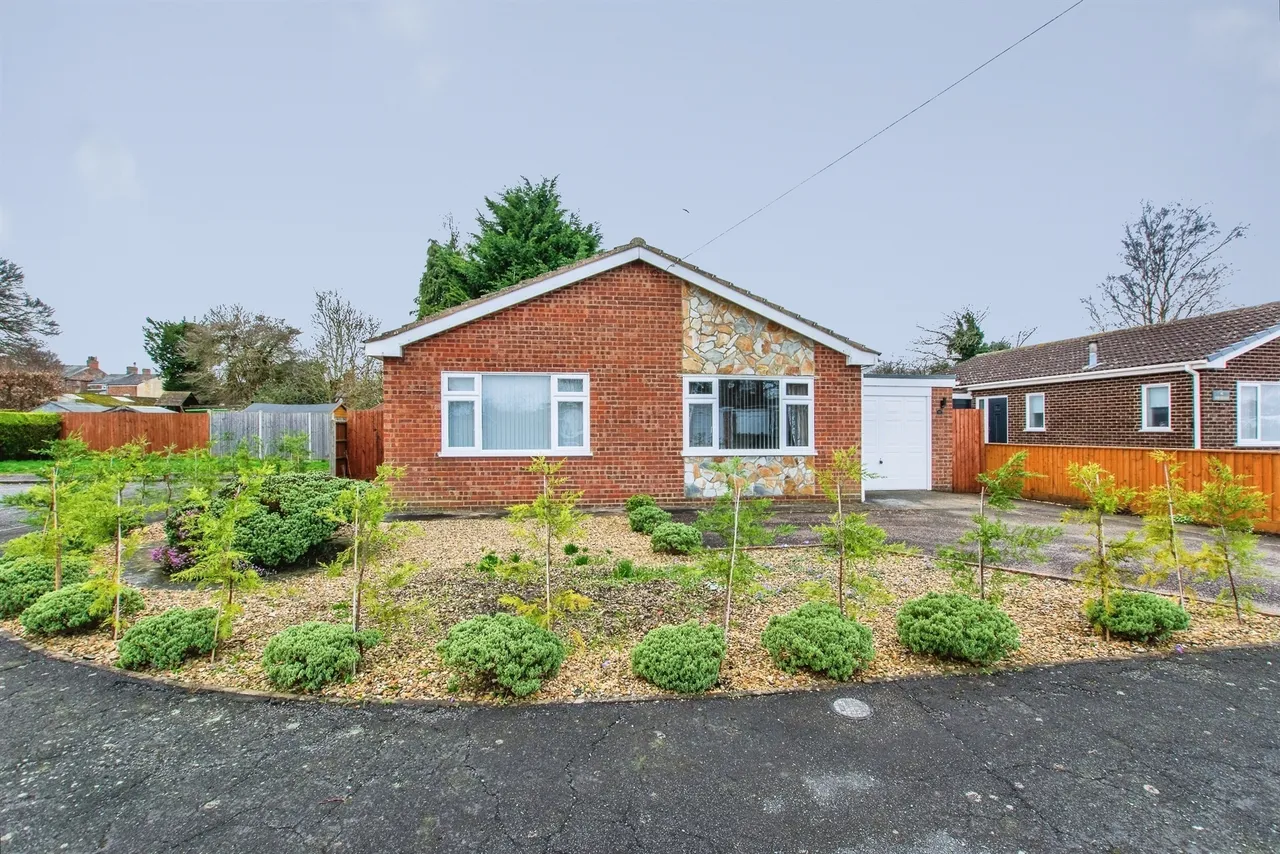 2 bed house for sale — Windsor Gardens, Long Sutton, Spalding
