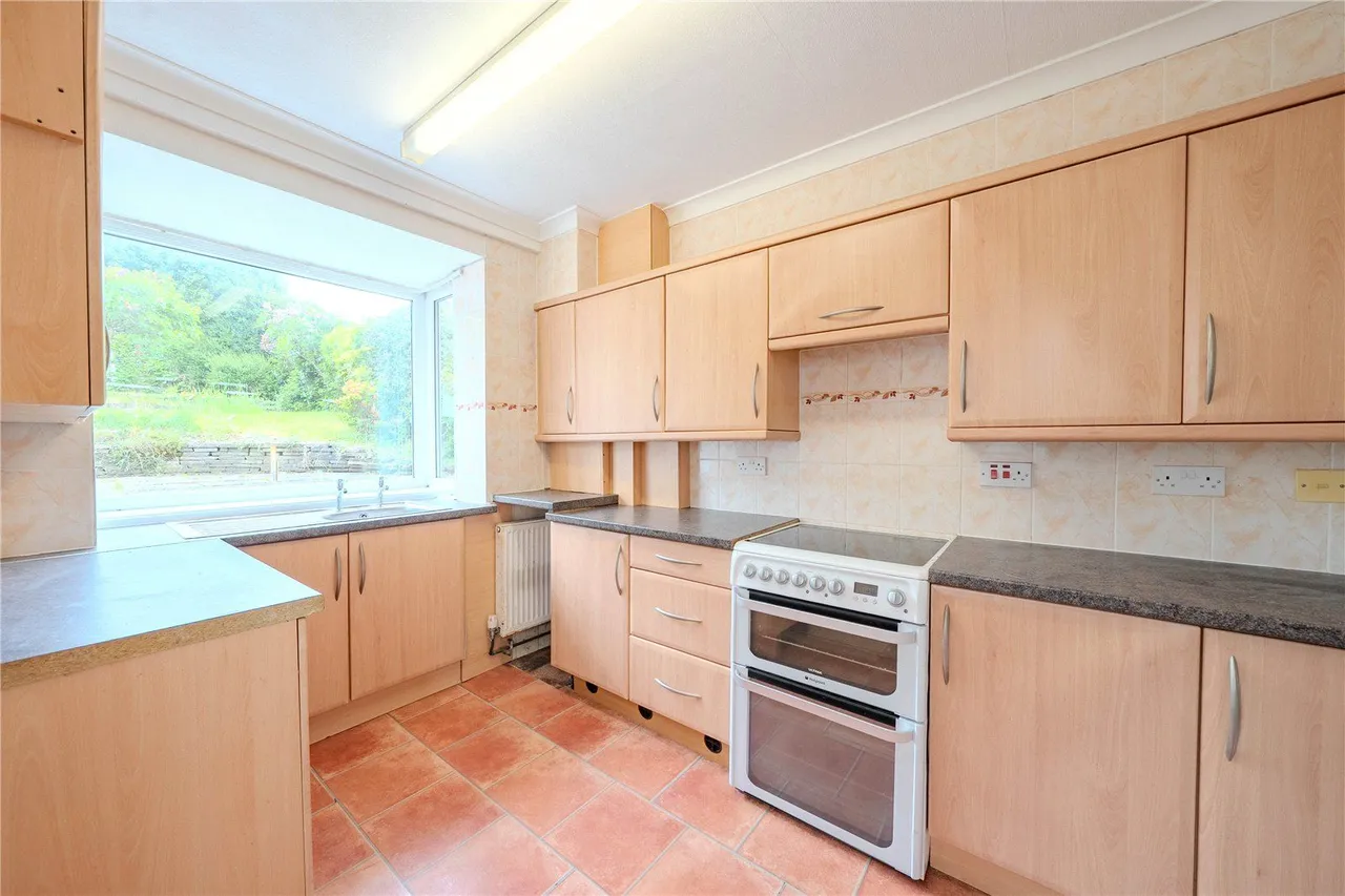 Carr Manor Crescent, Moortown, LS17, photo 11