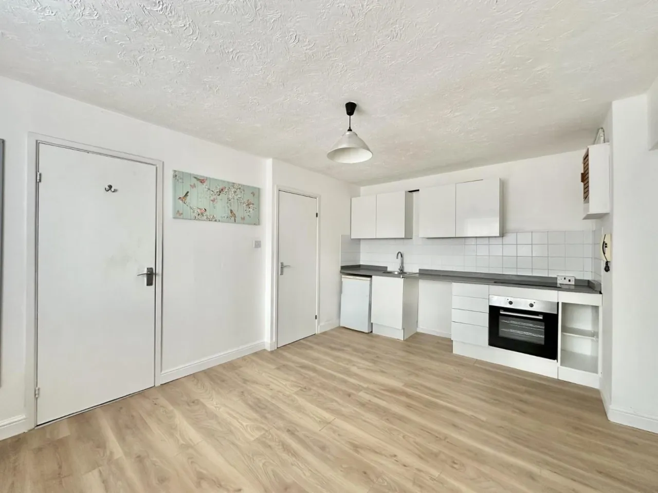 Willenhall Drive, Hayes, UB3 2UX, photo 3