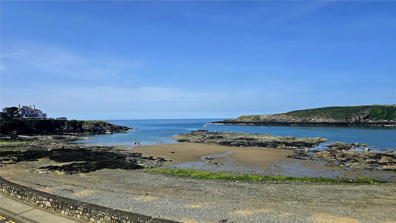 Cemaes Bay, LL67, photo 8