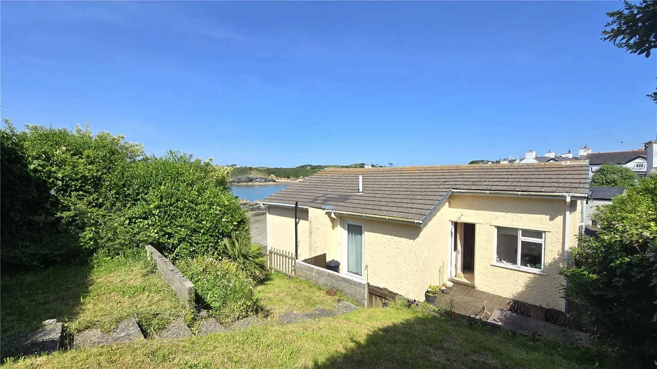 Cemaes Bay, LL67, photo 17