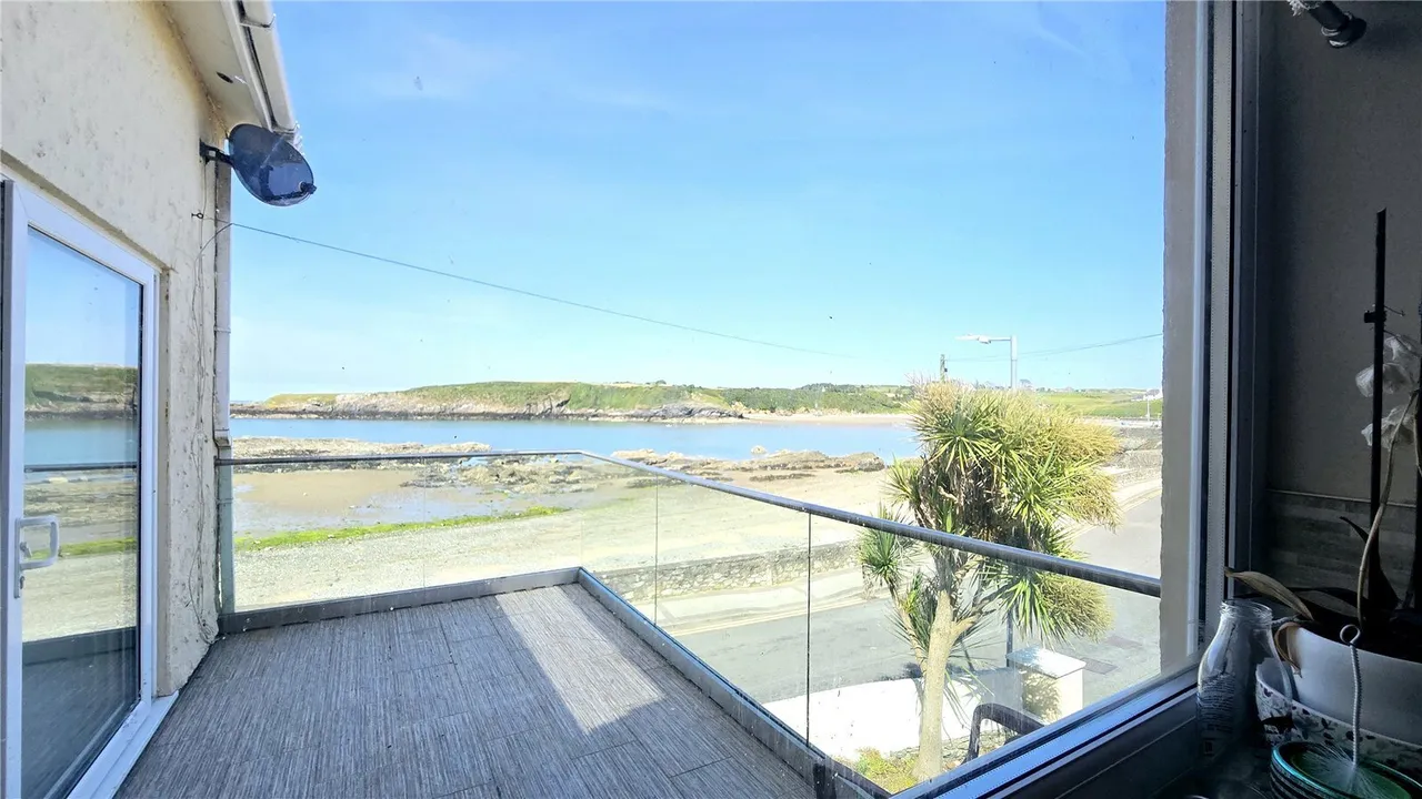 Cemaes Bay, LL67, photo 6