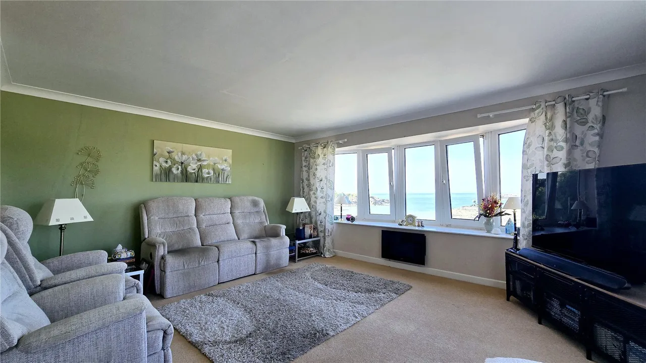 Cemaes Bay, LL67, photo 7