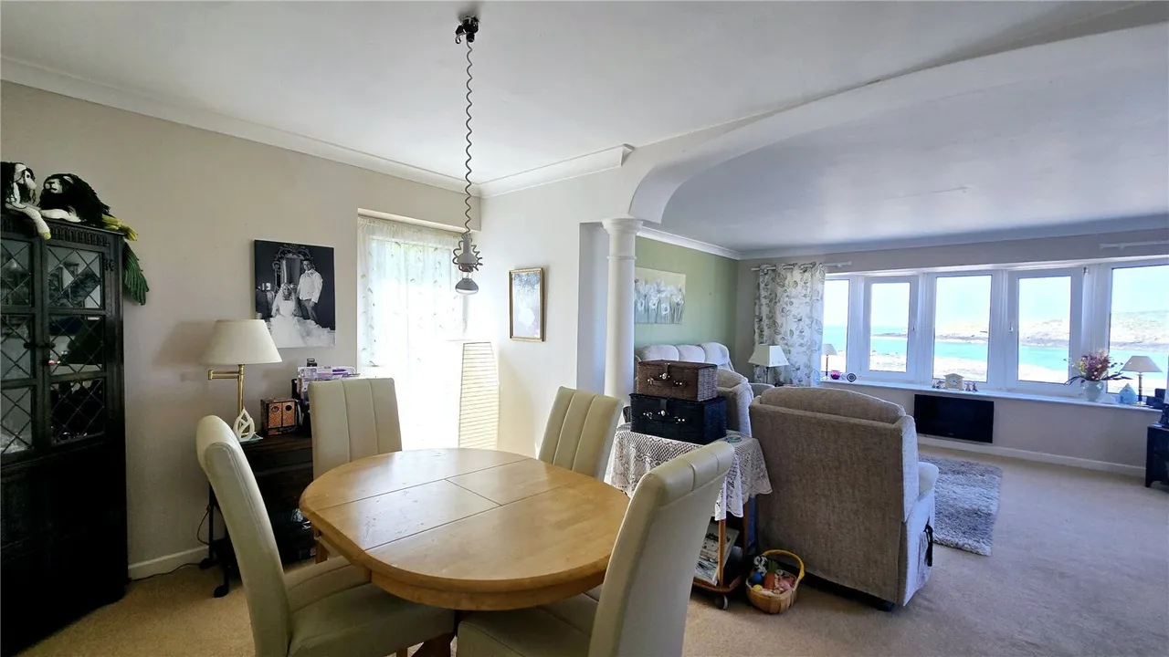 Cemaes Bay, LL67, photo 9