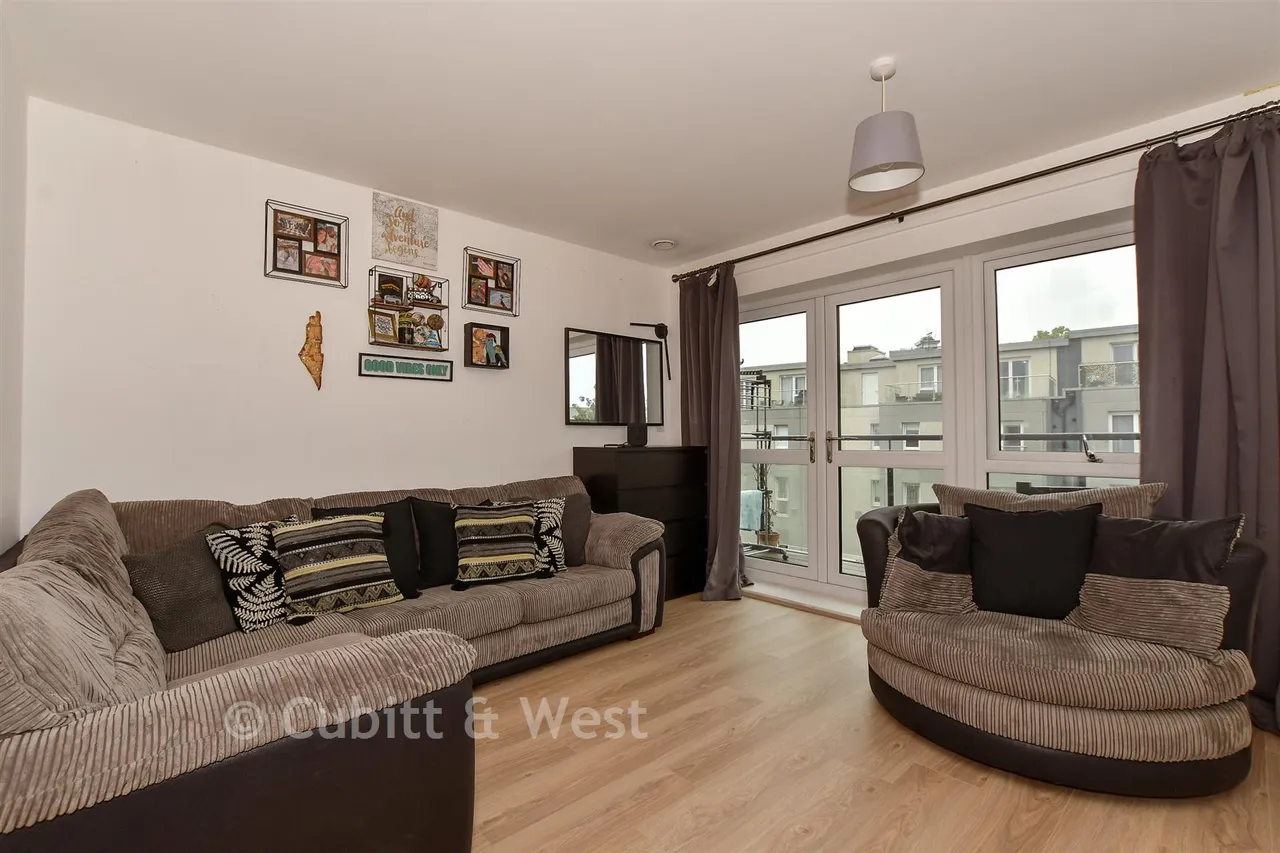 West Green Drive, West Green, RH11, photo 3
