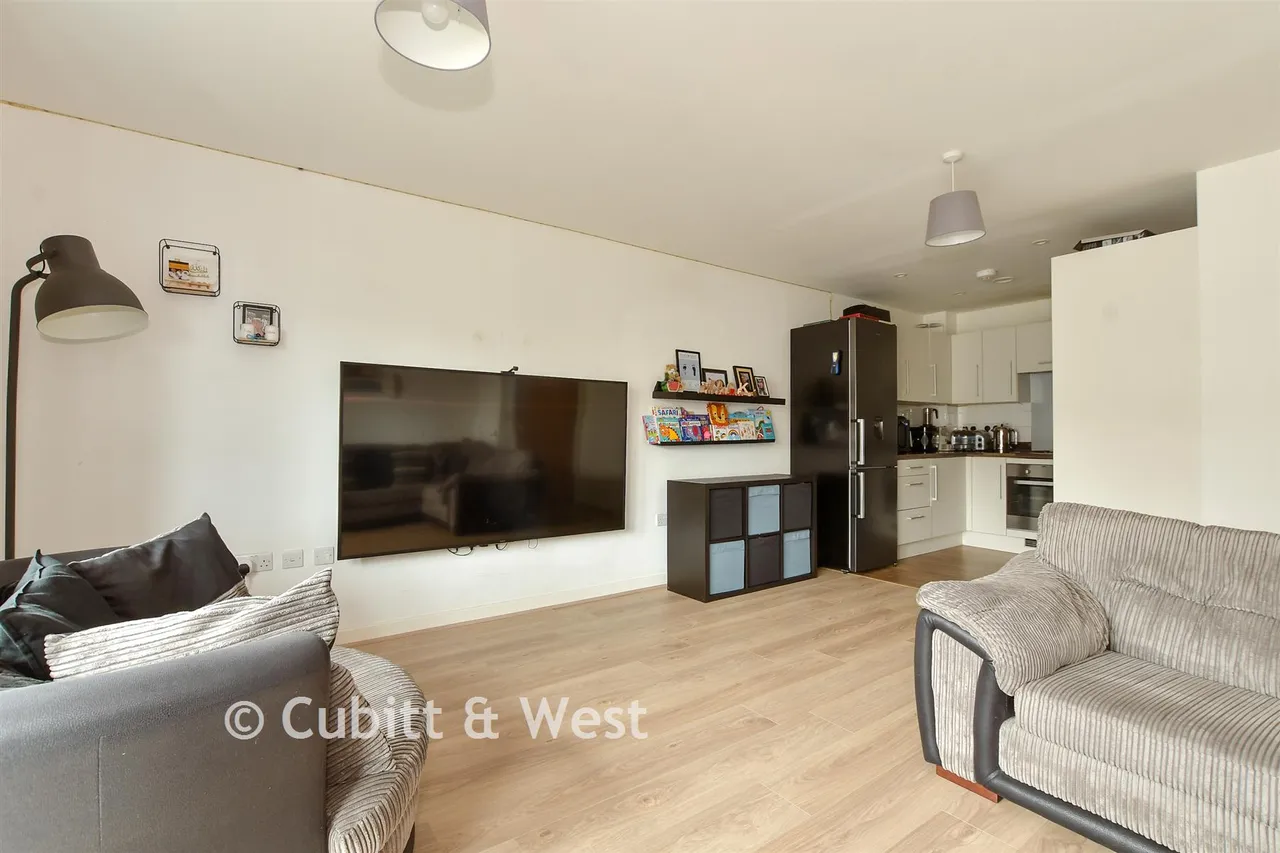 West Green Drive, West Green, RH11, photo 4