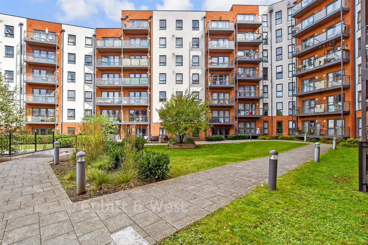 West Green Drive, West Green, RH11, photo 12