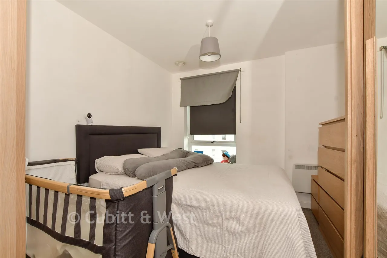 West Green Drive, West Green, RH11, photo 8