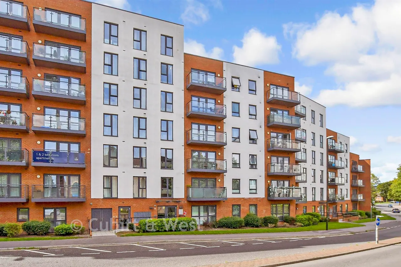 1 bed flat for sale, West Green Drive, West Green, RH11