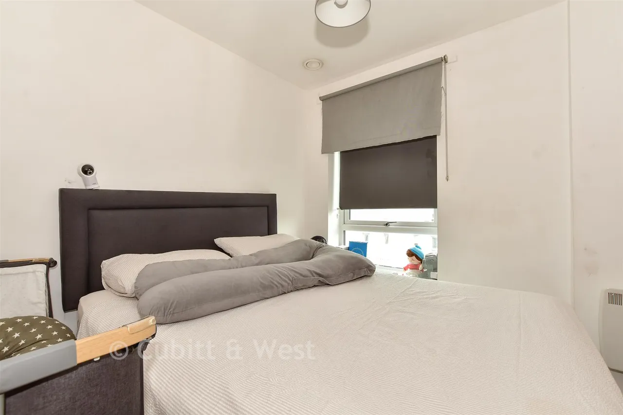 West Green Drive, West Green, RH11, photo 9