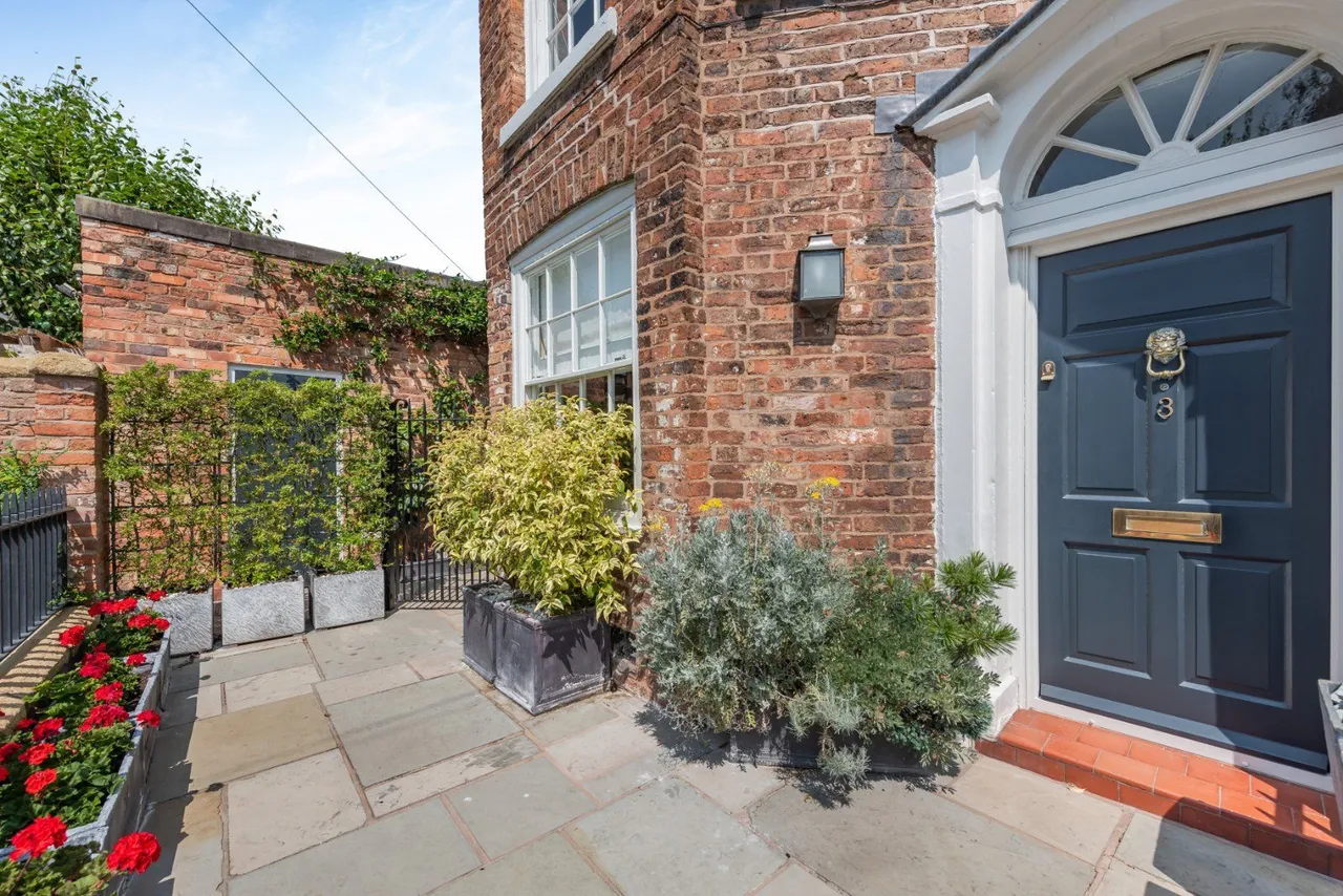 3 bed property for sale — Grey Friars, Chester, Cheshire, CH1 2NW