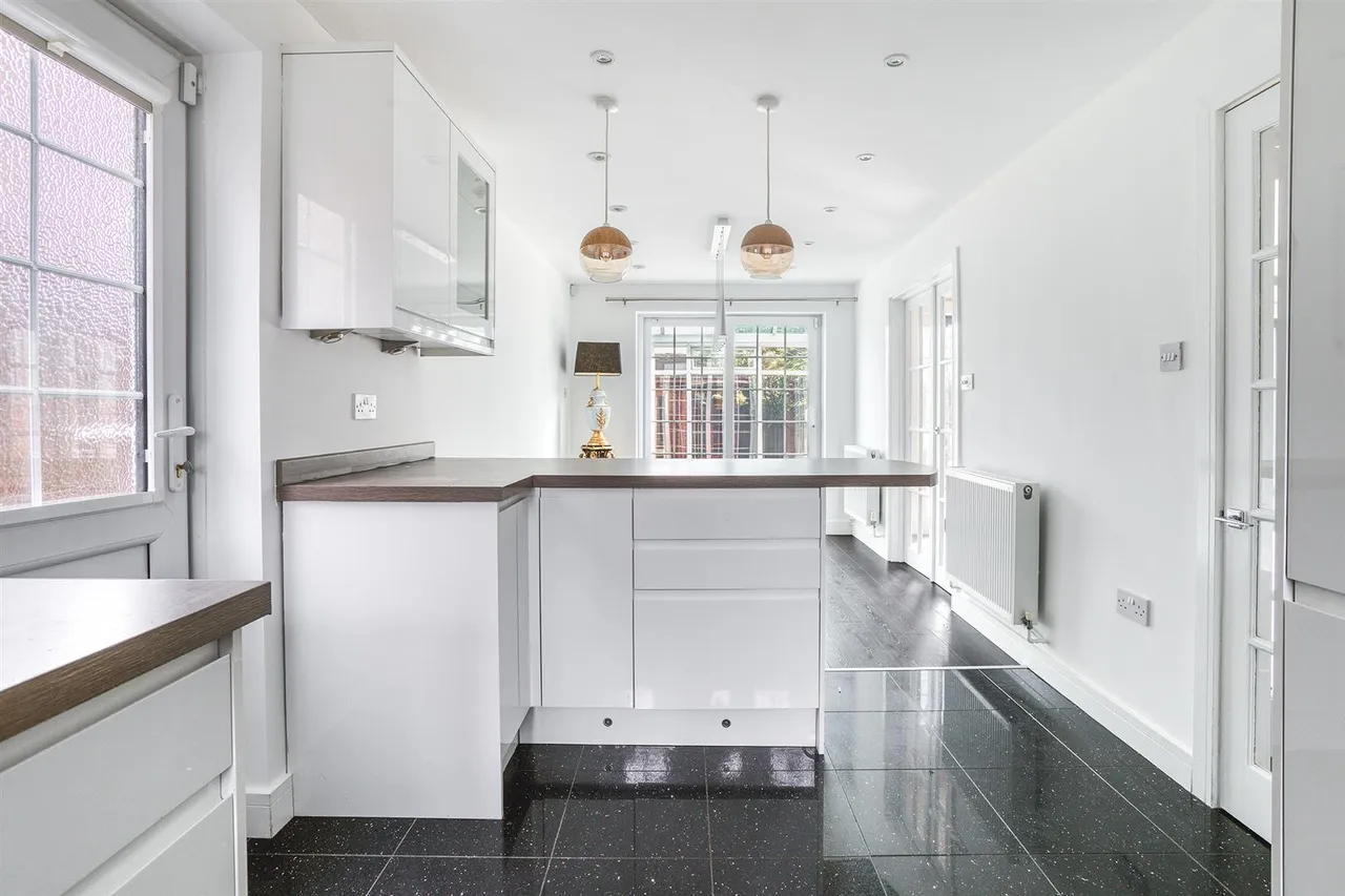 Carnforth Close, Mickleover, photo 2