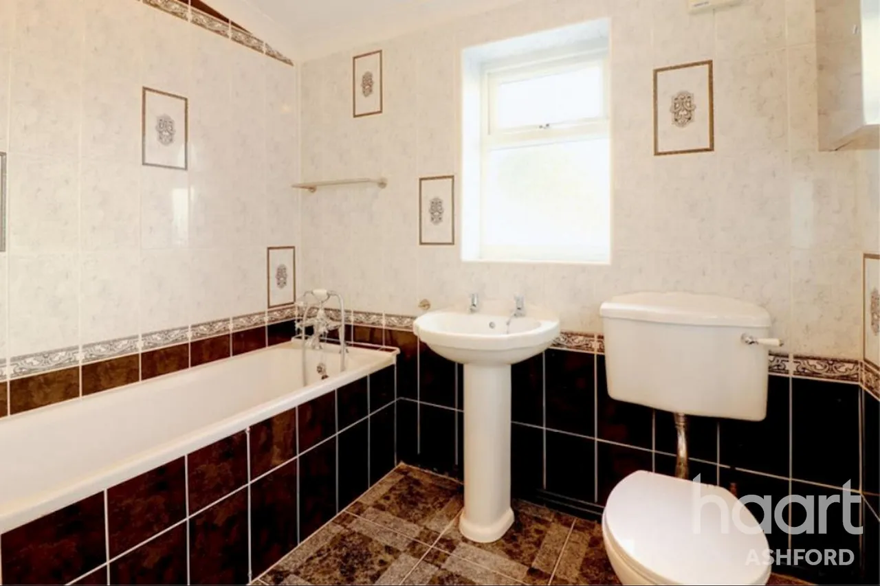 Cudworth Road, TN24, photo 8