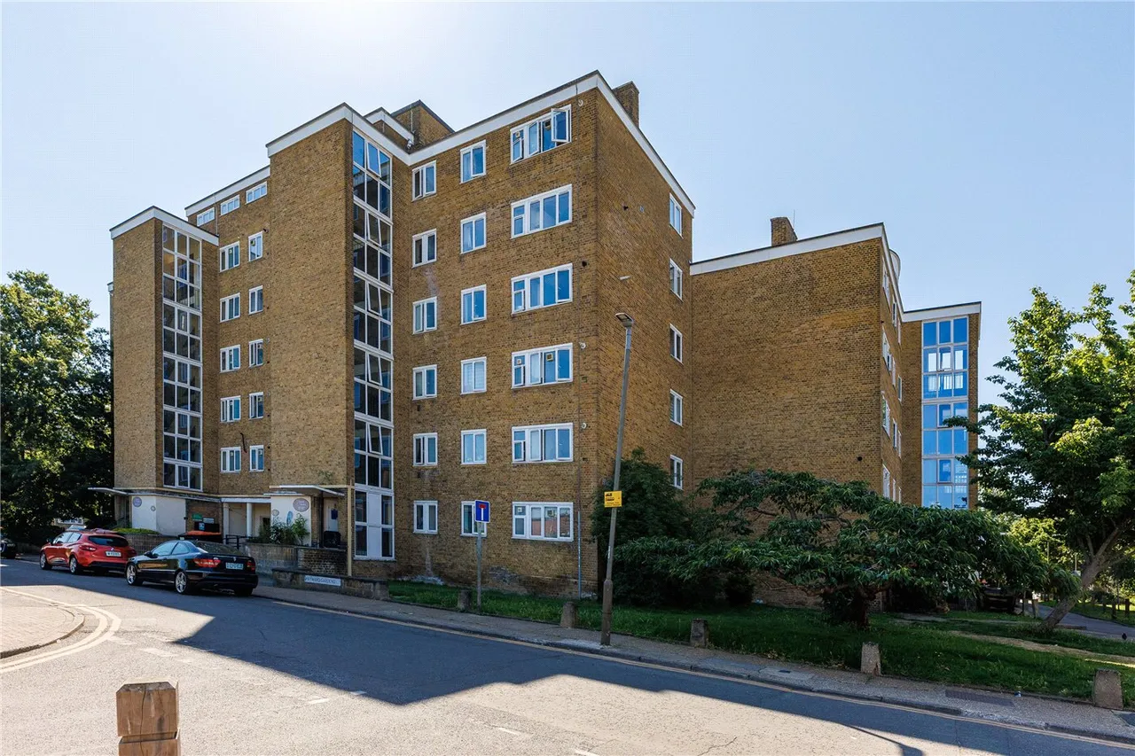 Hayward Gardens, London, SW15, photo 6