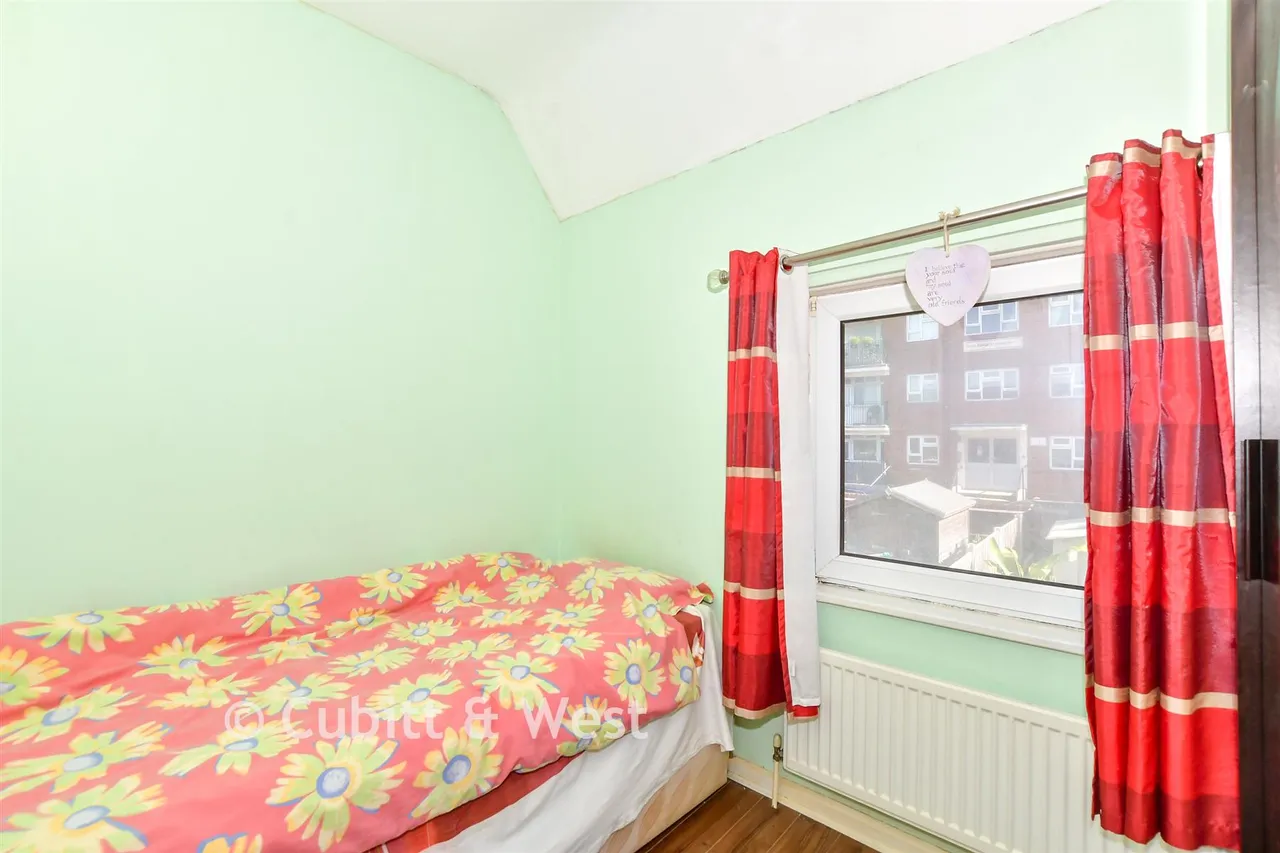 Third Avenue, Portsmouth, PO6, photo 10