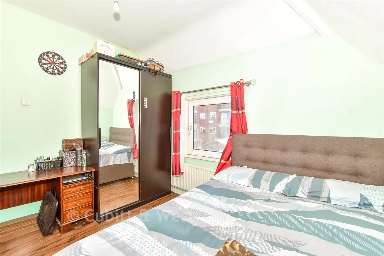 Third Avenue, Portsmouth, PO6, photo 11
