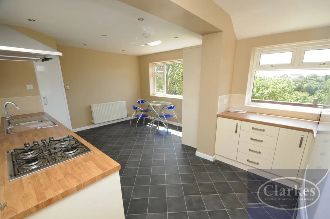 Heathfield Avenue, Wallisdown, photo 2