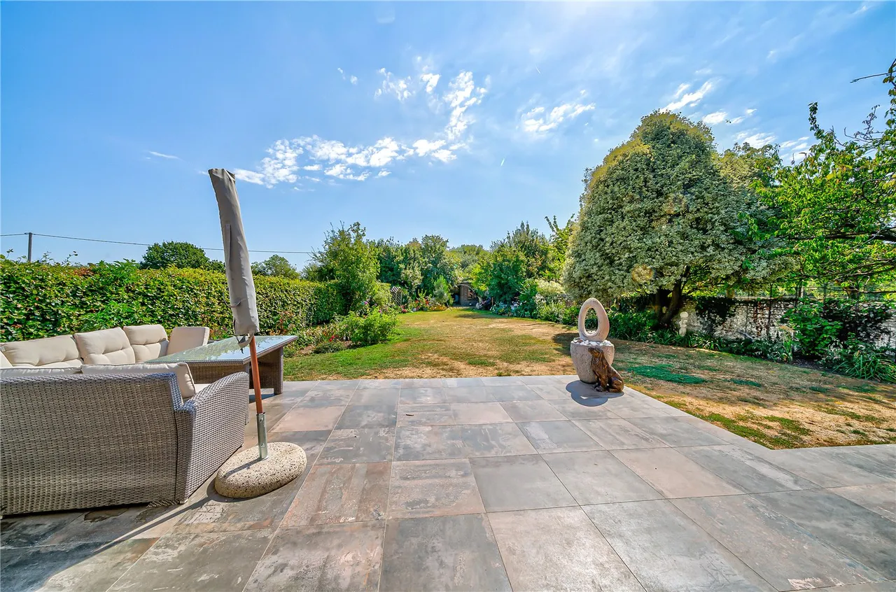 A beautifully extended family home with a spectacular kitchen and family room, private garden and countryside views, photo 31