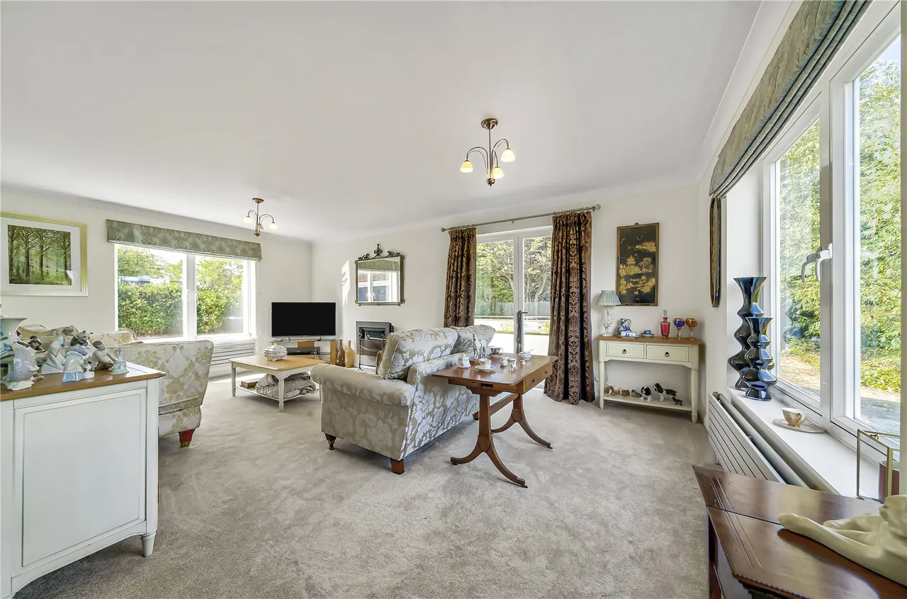 A beautifully extended family home with a spectacular kitchen and family room, private garden and countryside views, photo 15