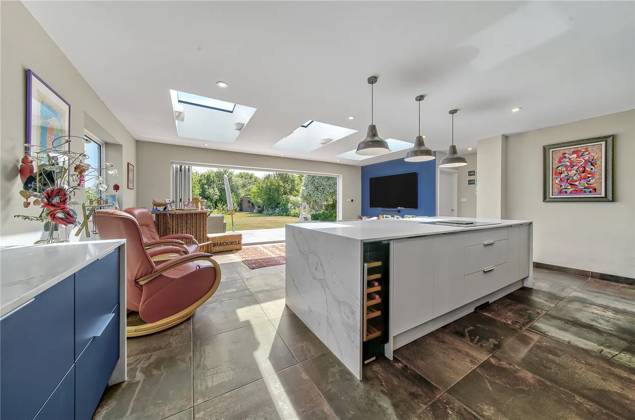 A beautifully extended family home with a spectacular kitchen and family room, private garden and countryside views, photo 9
