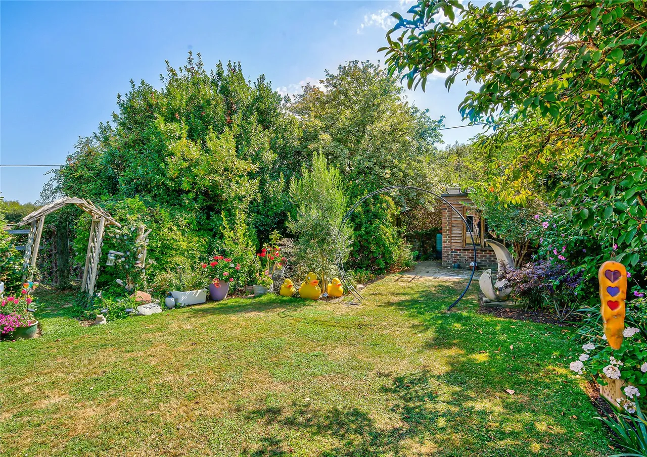 A beautifully extended family home with a spectacular kitchen and family room, private garden and countryside views, photo 29