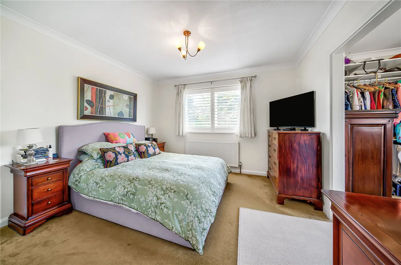 A beautifully extended family home with a spectacular kitchen and family room, private garden and countryside views, photo 19