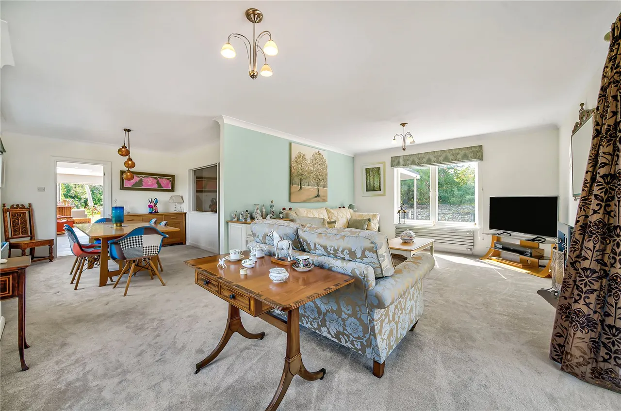 A beautifully extended family home with a spectacular kitchen and family room, private garden and countryside views, photo 13