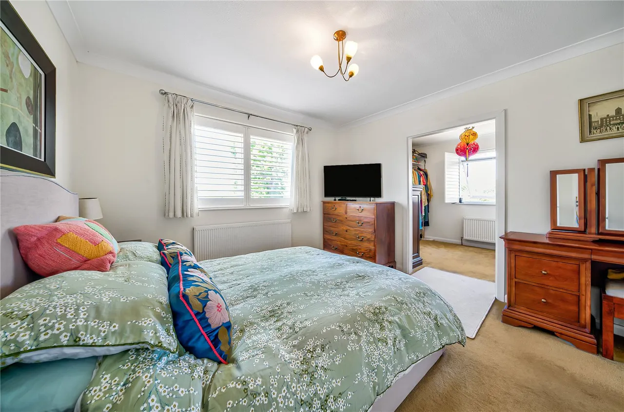A beautifully extended family home with a spectacular kitchen and family room, private garden and countryside views, photo 21