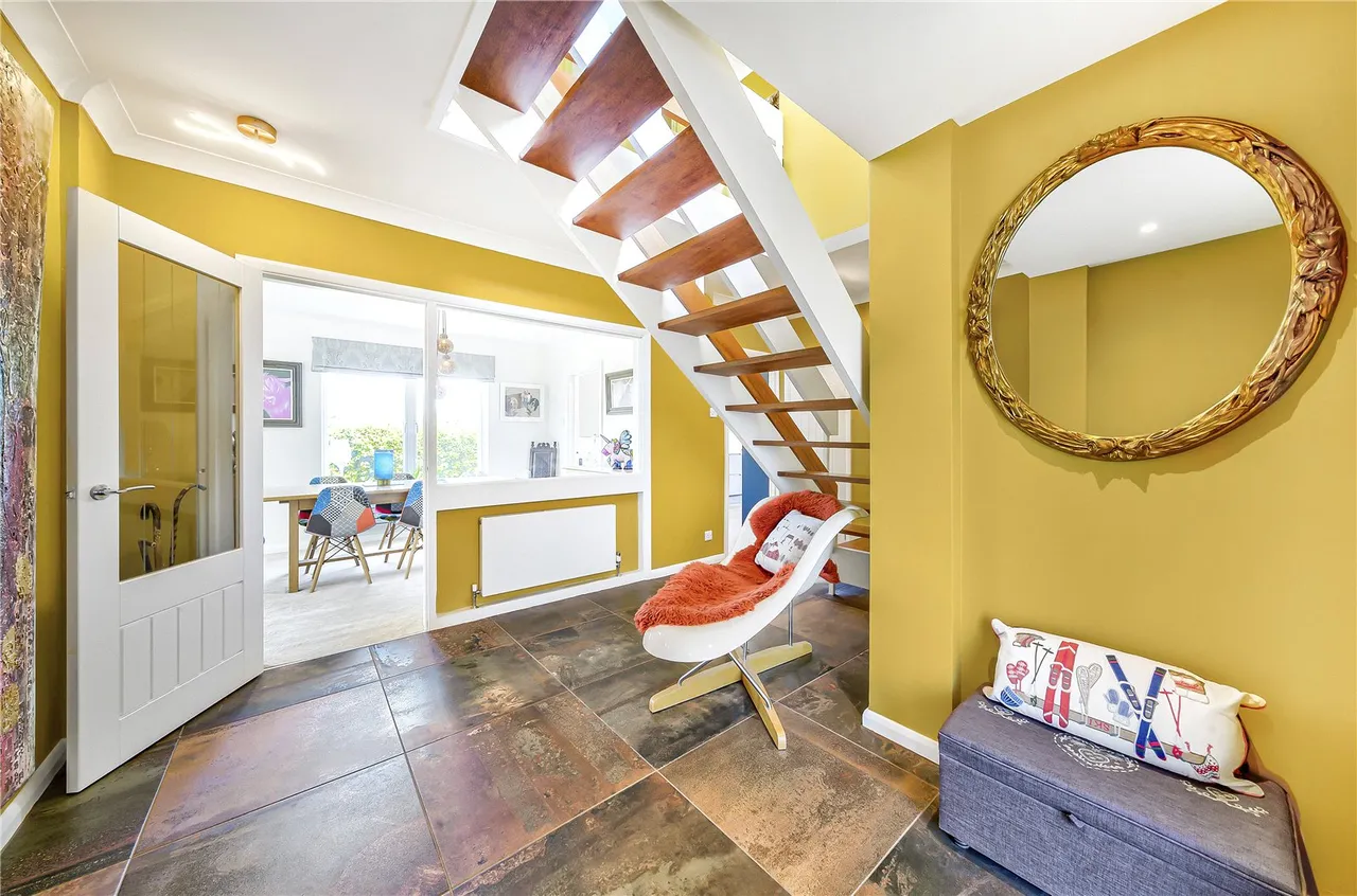 A beautifully extended family home with a spectacular kitchen and family room, private garden and countryside views, photo 5