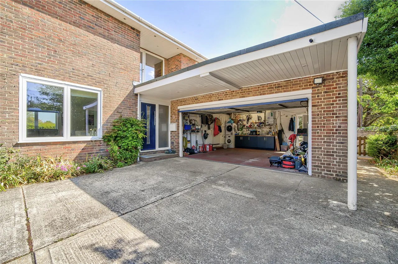 A beautifully extended family home with a spectacular kitchen and family room, private garden and countryside views, photo 37