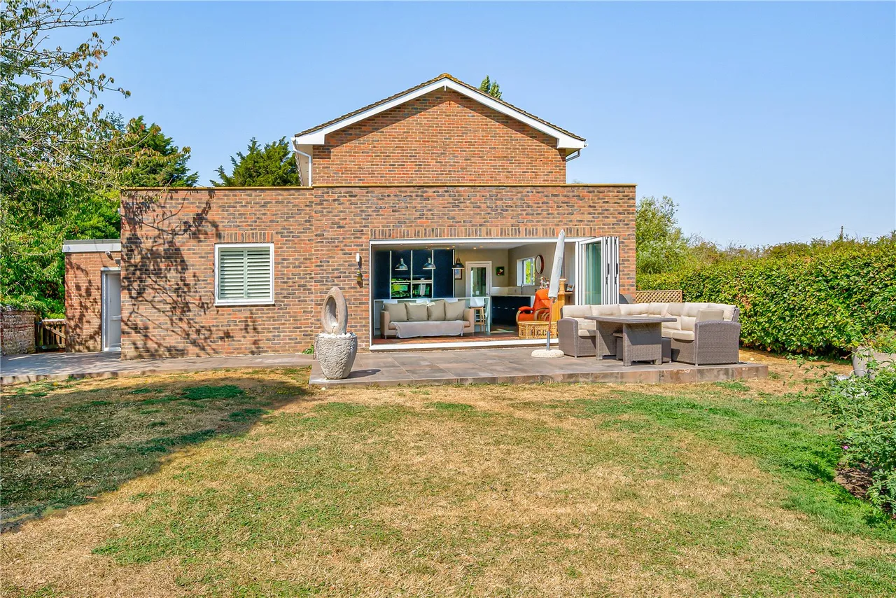 A beautifully extended family home with a spectacular kitchen and family room, private garden and countryside views, photo 30
