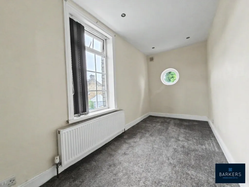 Elizabeth Avenue Wyke, Bradford BD12 8NF, photo 12