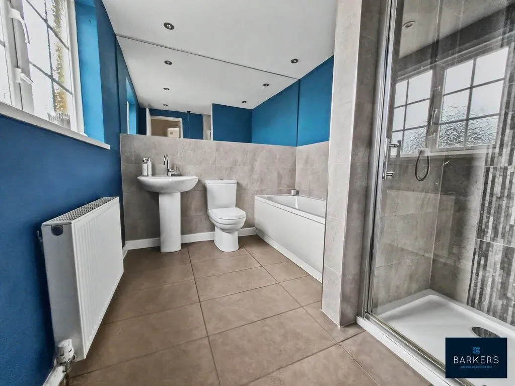 Elizabeth Avenue Wyke, Bradford BD12 8NF, photo 13