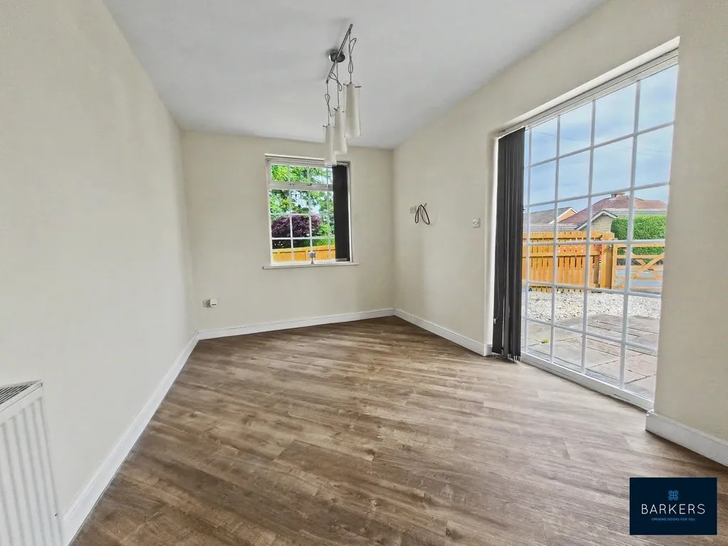 Elizabeth Avenue Wyke, Bradford BD12 8NF, photo 6